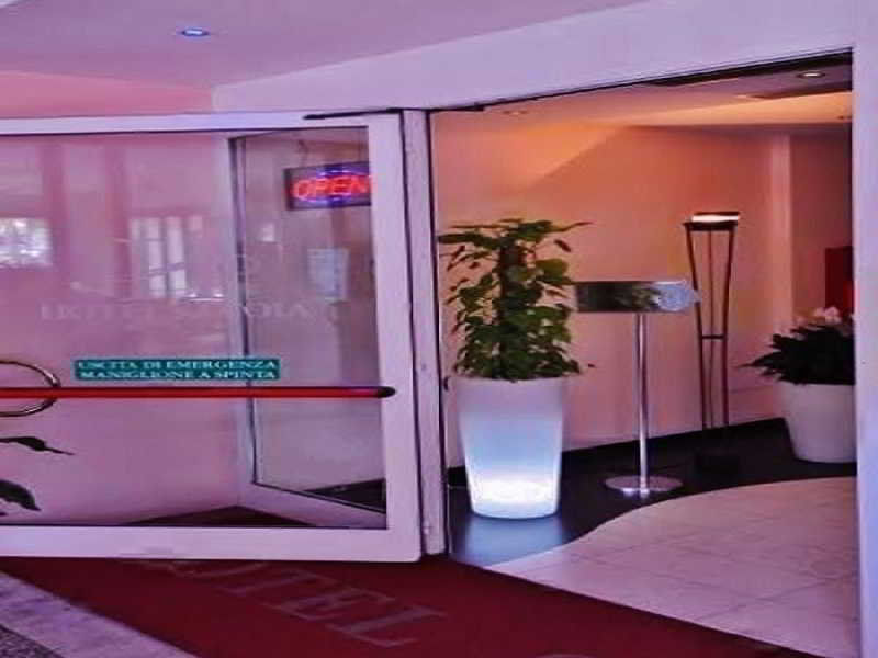 Hotel Savoia Lignano Sabbiadoro Exterior photo